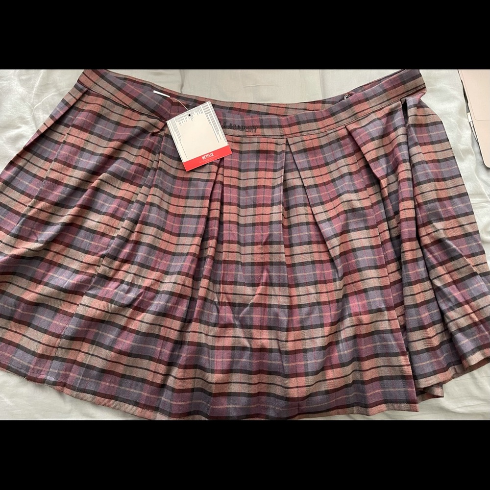 The umbrella academy plaid skirt